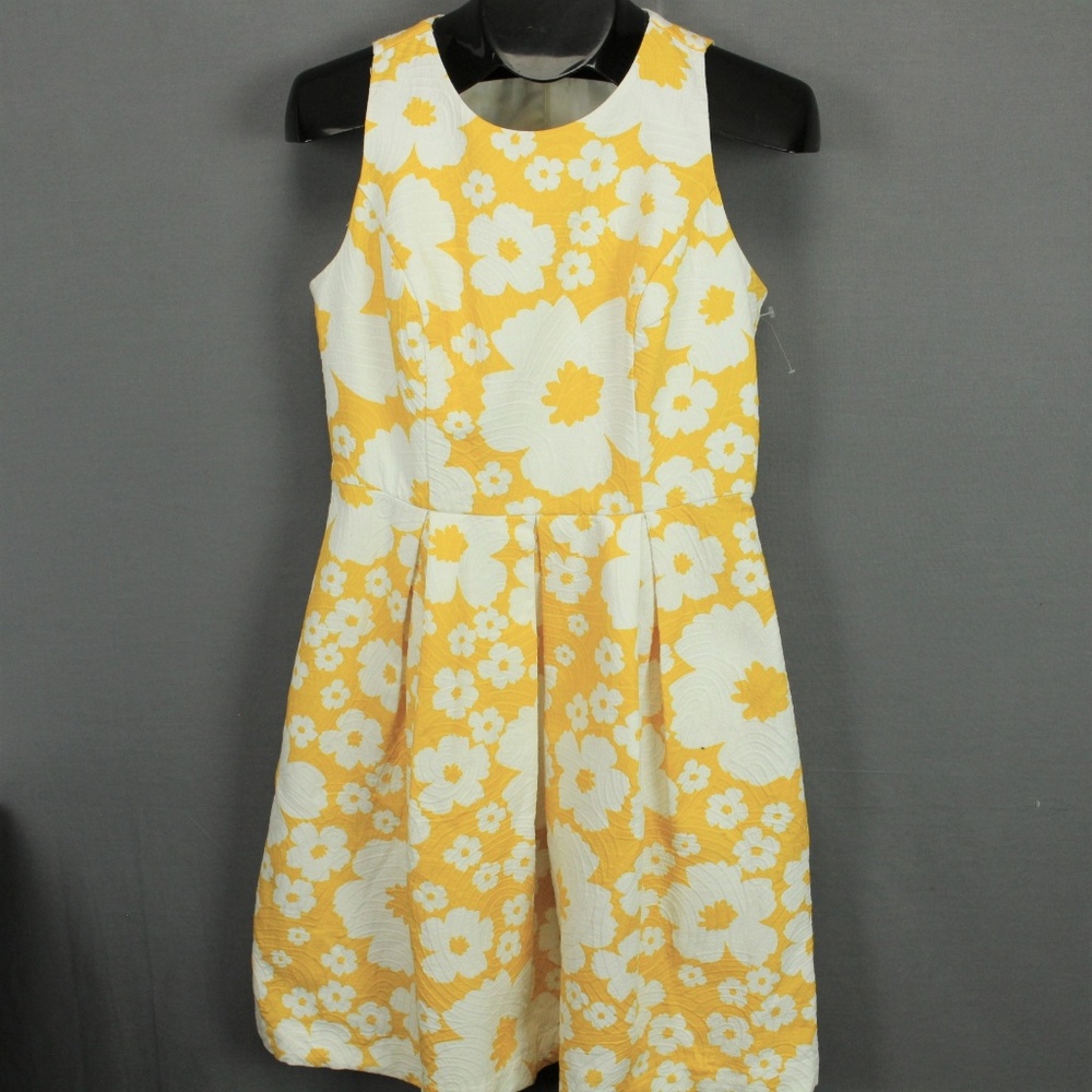 Luxe by Carmen Marc Valvo Dressbarn Dress Size 6